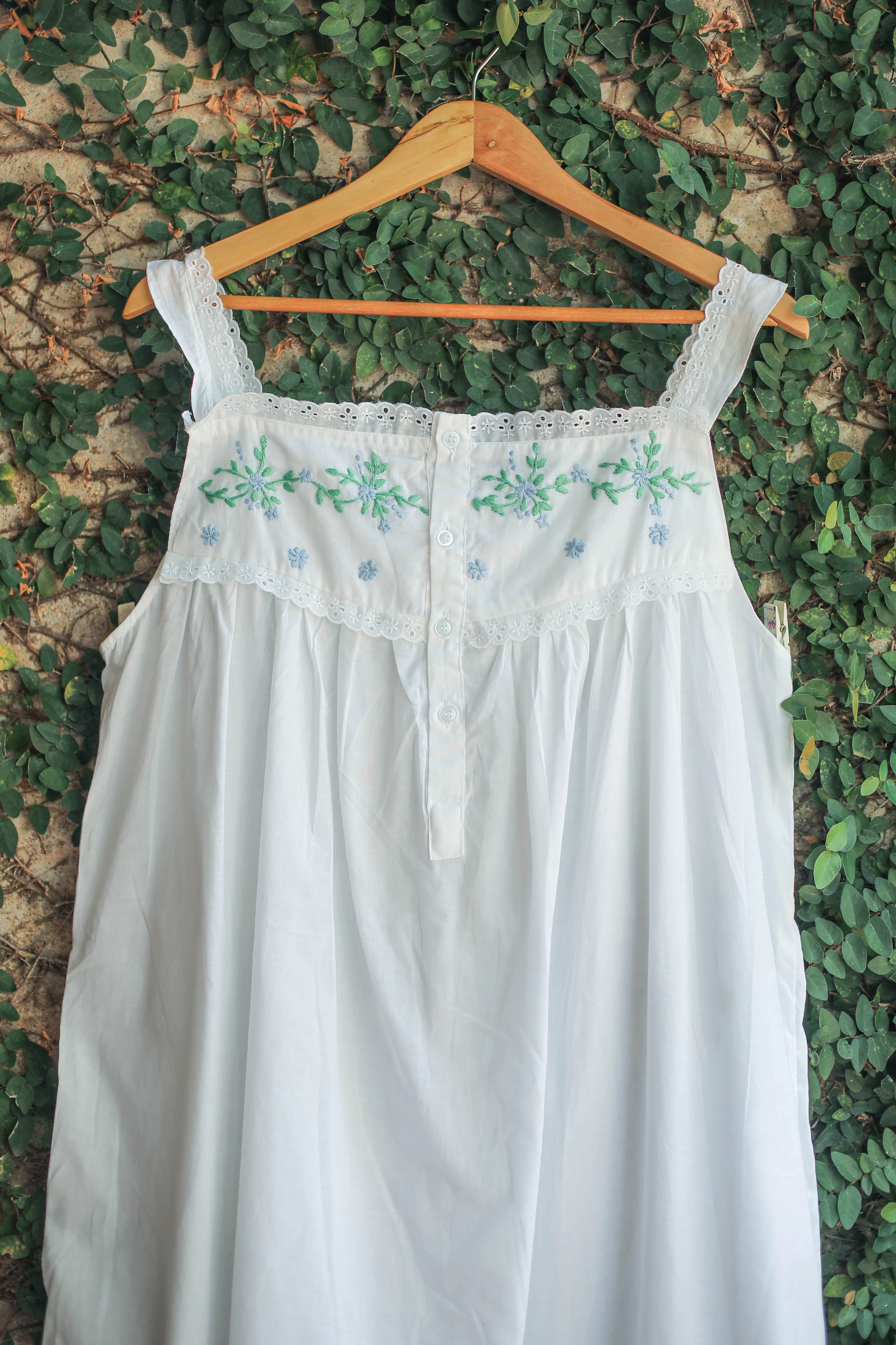 Embroidered Cotton Fabric Ladies Nightwear