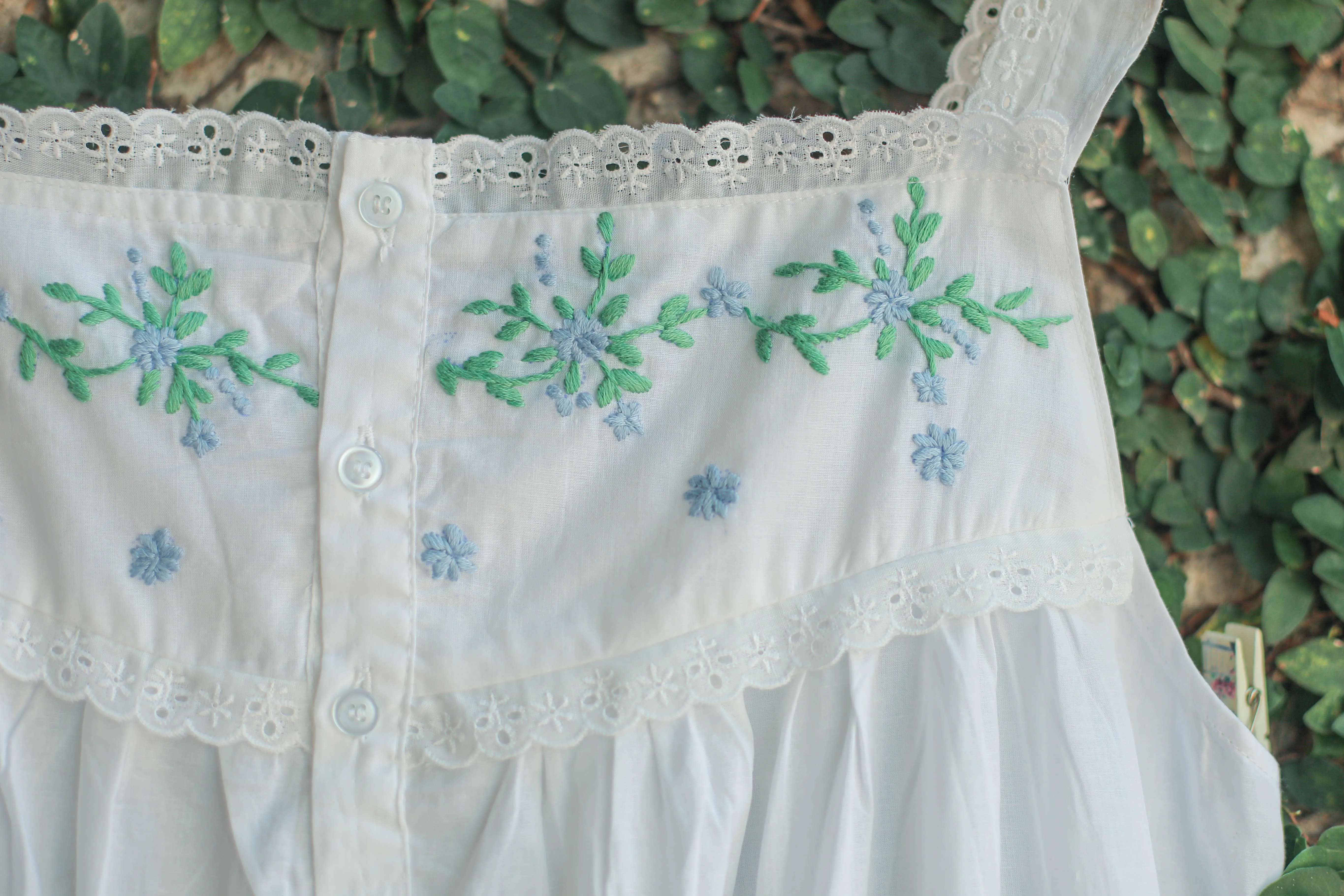 Embroidered Cotton Fabric Ladies Nightwear
