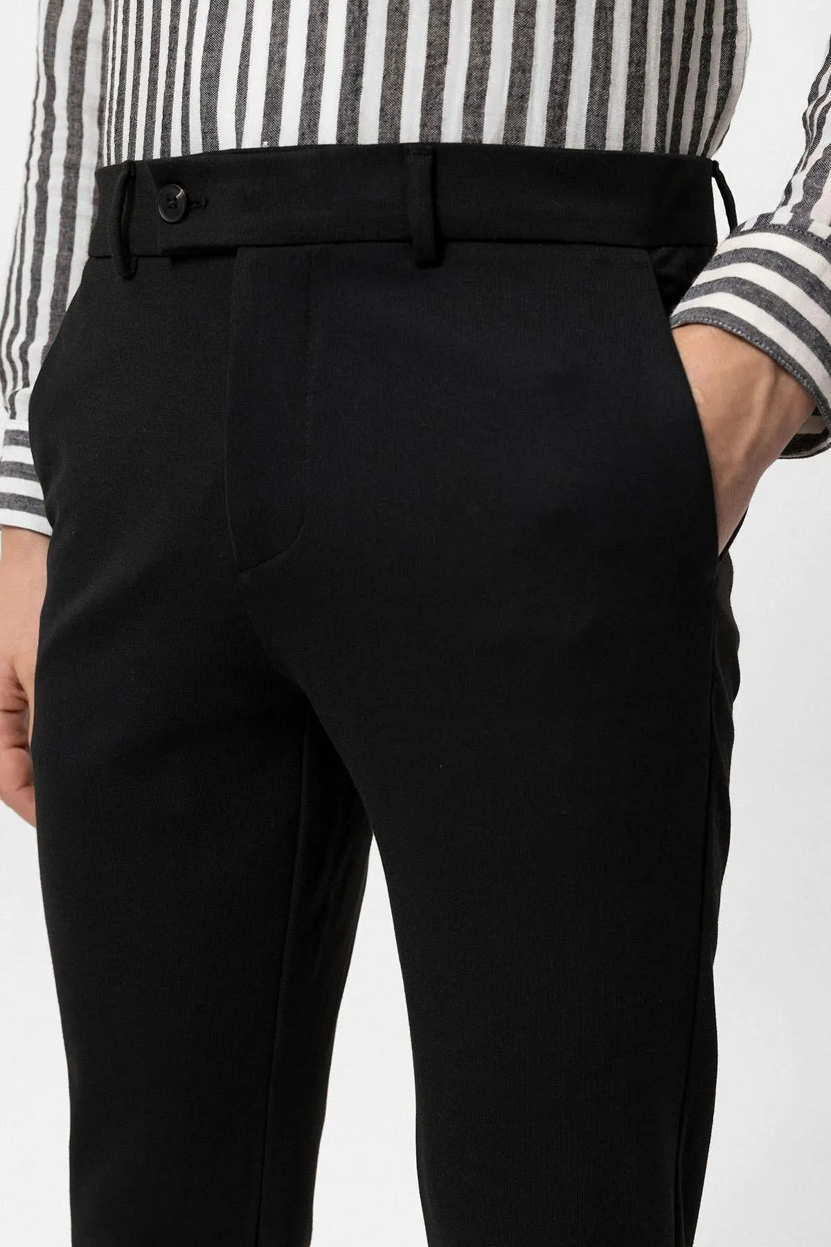 Men's Black High-Waisted Buckle Detail Relaxed Fit  Pants - Wessi